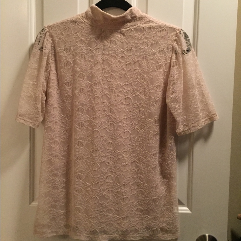 Romantic and feminine lace top!